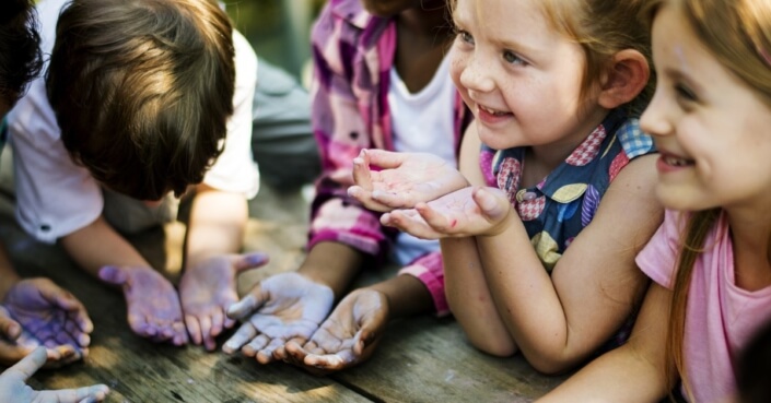 15 Kreisspiele für Kindergarten & Krippe: Tipps, Spiele und Lieder BACKWINKEL-Blog – Beitrag zum Thema Kreisspiele im Kindergarten