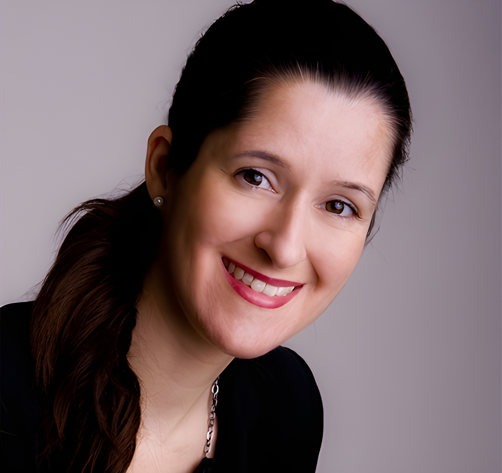 Porträt von Janina Haselbach, Autorin und Marketingleiterin beim BVK Buch Verlag Kempen in Nordrhein-Westfalen.